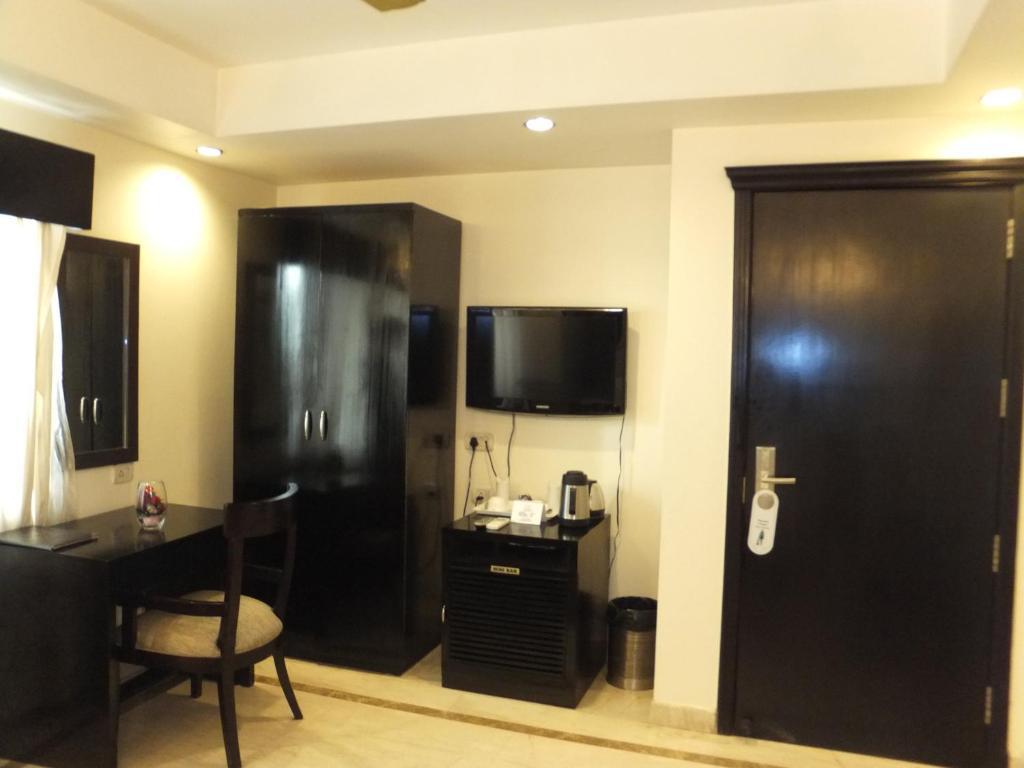 Meridian Plaza 3*