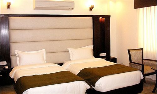 Meridian Plaza 3*