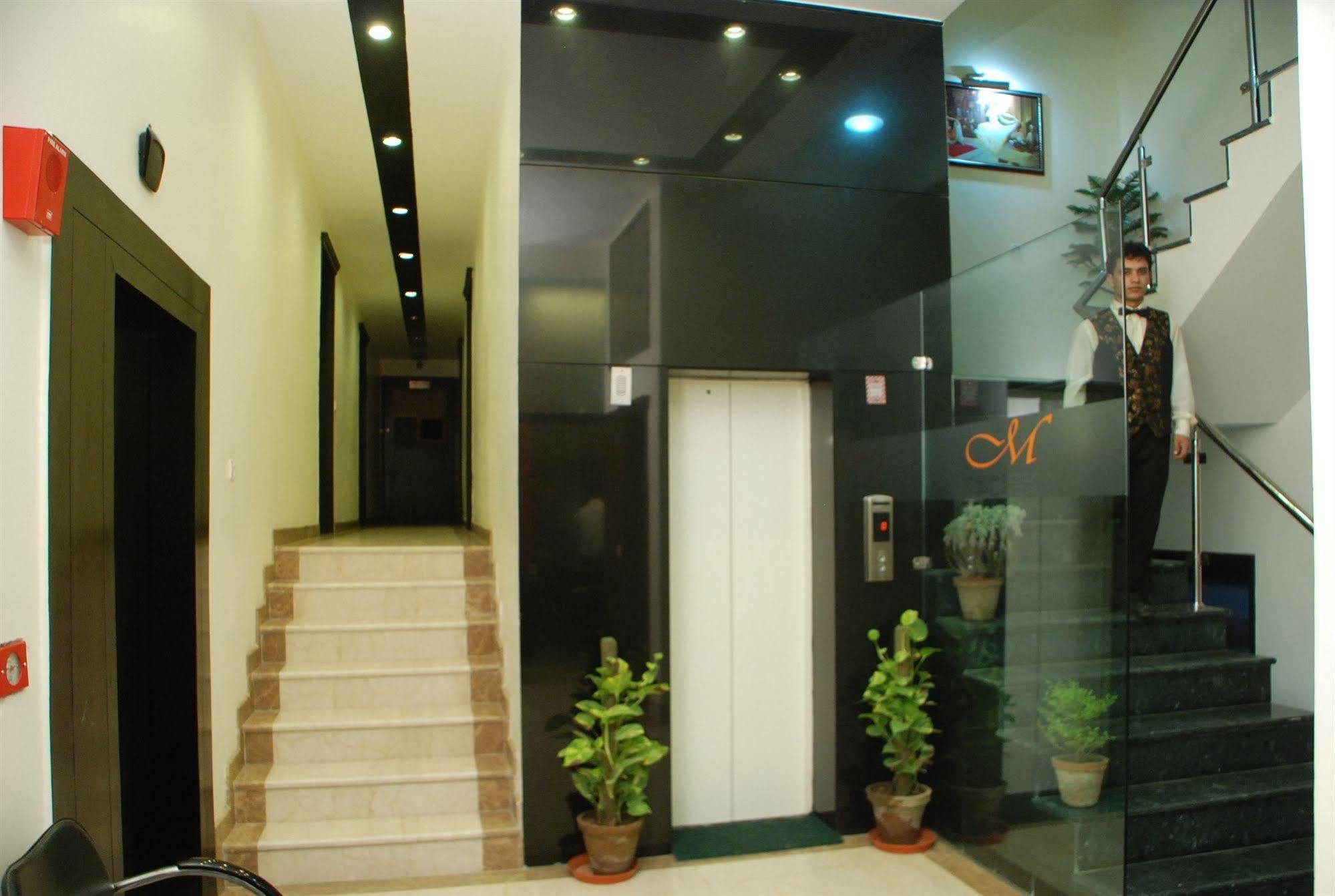 Meridian Plaza Hotel 3*